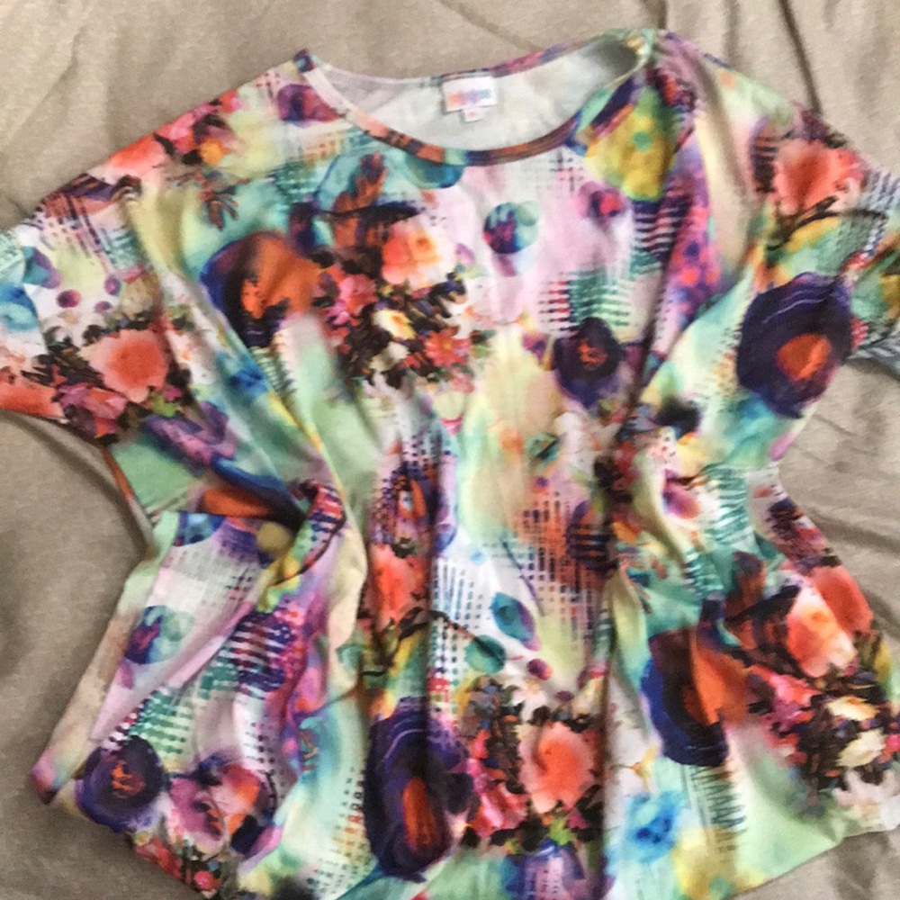 XL LuLaRoe Irma shirt!!